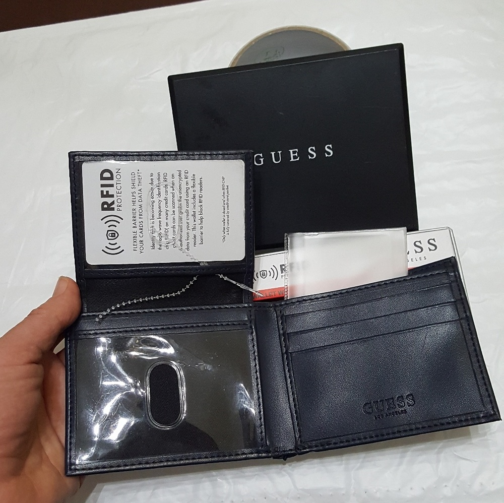 ๐ great gift NIB authentiC guess mens wallet - Picture 4 of 7